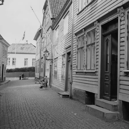 Lägenhet Dinbnb L 500m To Bryggen L Bathtub & New 2017 L Authentic Bergenshus