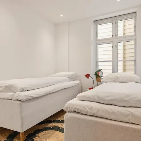 Dinbnb L 500m To Bryggen L Bathtub & New 2017 L Authentic Bergenshus Apartment