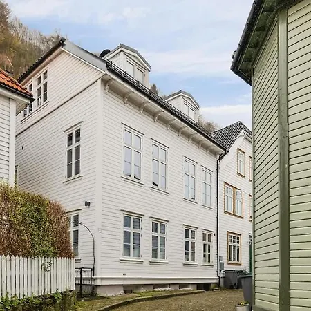 Lägenhet Dinbnb L 500m To Bryggen L Bathtub & New 2017 L Authentic Bergenshus Bergen